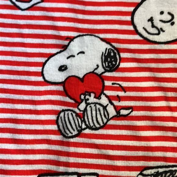 PEANUTS SHIRT 4T gently used with snoopy love is in the air - Picture 3 of 5